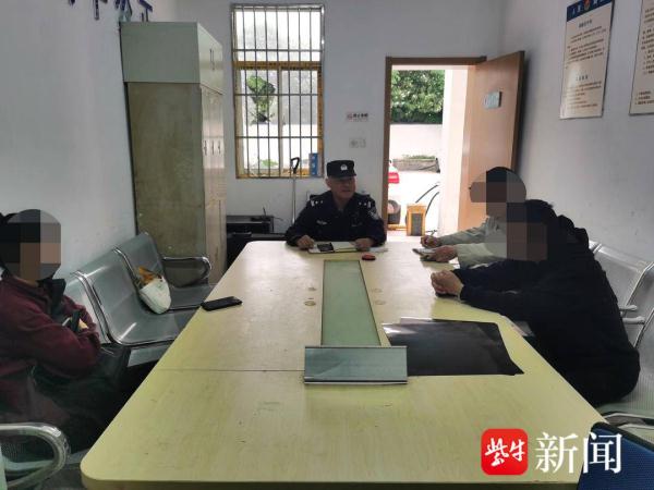 漏水纠纷楼下索赔2万，楼上只肯赔2千，民警调解止纷争