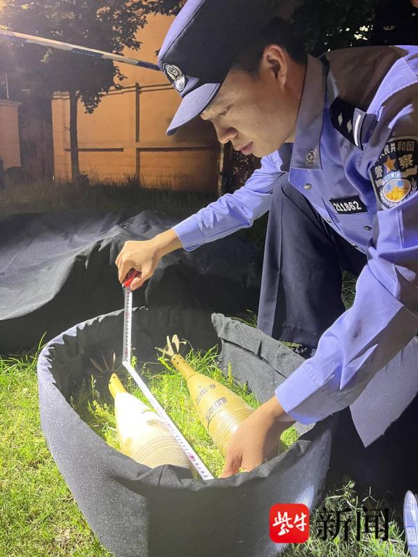 老人拾到两枚炮弹当“宝贝”，保存了10年被家人发现后报警