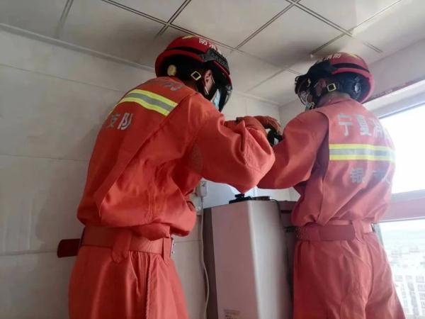 【惊心】胆小者莫入！近百只蝙蝠“入侵”银川一住户家中……