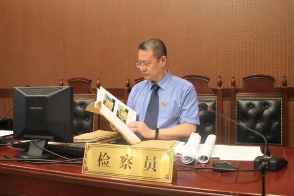 检察官坚持要解剖尸体：“就要一个真相！”