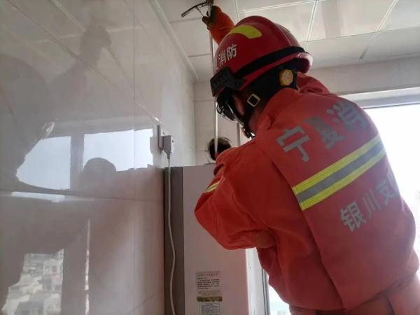 【惊心】胆小者莫入！近百只蝙蝠“入侵”银川一住户家中……