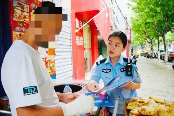 入群1分钟就被“踢”，她还拉了小伙一把！