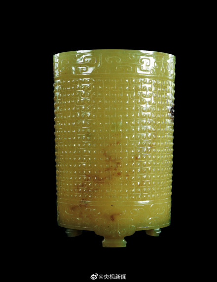 这只汉代和田玉酒杯贵气感十足