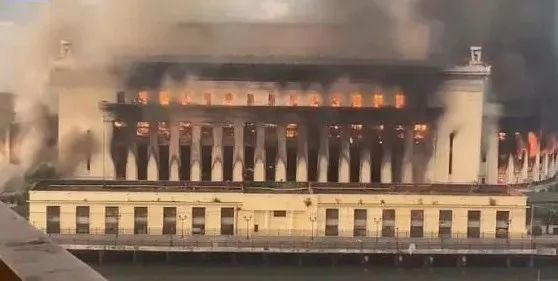 最高级别火警!菲律宾中央邮局大楼失火,持续燃烧30多个小时 最高级别火警!菲律宾中央邮局大楼失火,持续燃烧30多个小时