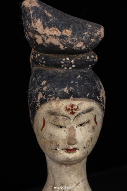 七步还原唐代仕女妆 七步还原唐代仕女妆