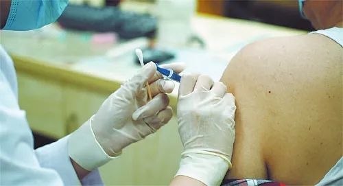 被它缠上了!福州男子半张脸剧痛难忍! 被它缠上了!福州男子半张脸剧痛难忍!