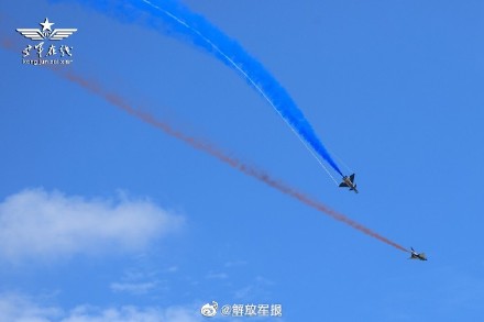 大图来袭！空军八一飞行表演队飞行表演