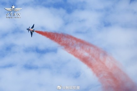 大图来袭！空军八一飞行表演队飞行表演