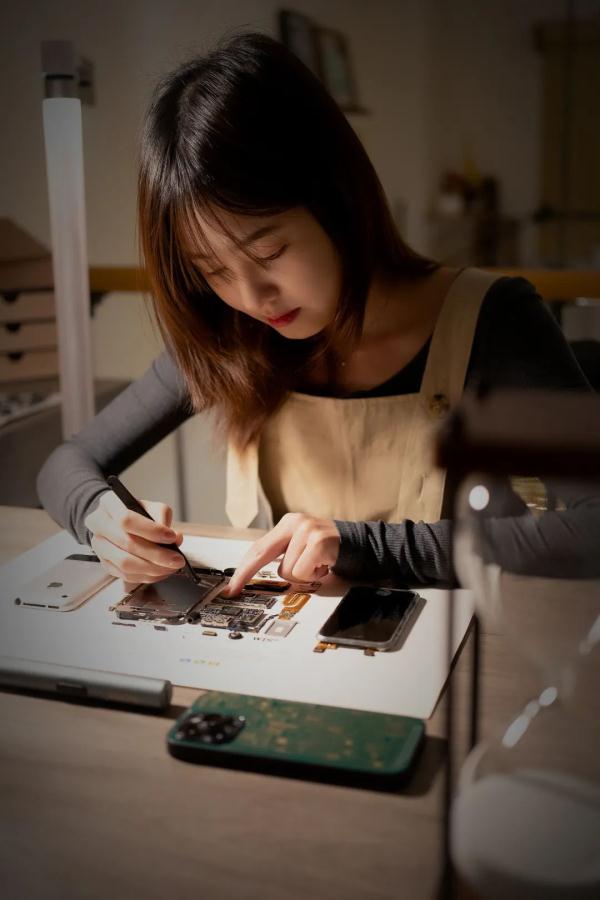 装裱时光、回收餐厅、制作云朵……揭秘这届年轻人的“另类”职业