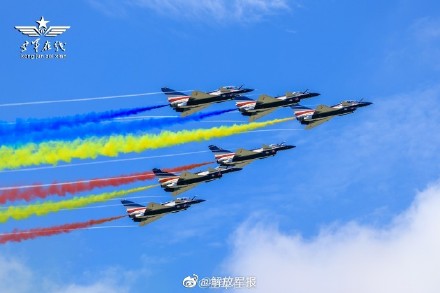 大图来袭！空军八一飞行表演队飞行表演