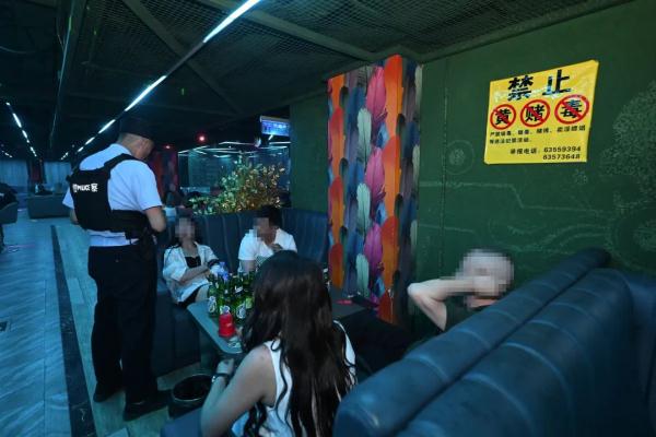 这些“大众舞厅”的擦边交易,可能就藏在你家小区附近 这些“大众舞厅”的擦边交易,可能就藏在你家小区附近