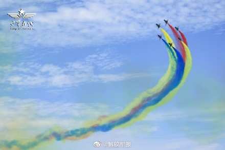 大图来袭！空军八一飞行表演队飞行表演