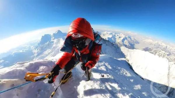 为梦想拼了命！那个本来只能坐轮椅的重庆小伙，真的登顶了珠峰