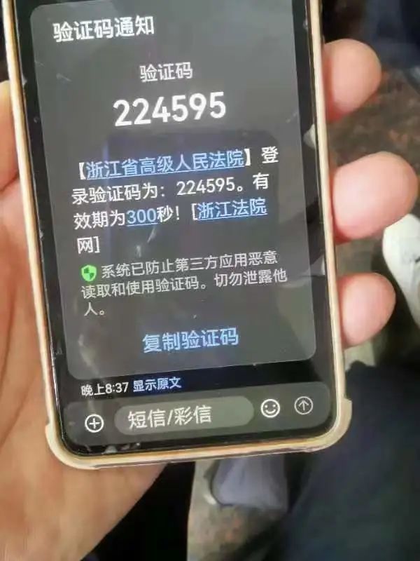 女子上班“摸鱼”？保安队长惊觉：不对劲！