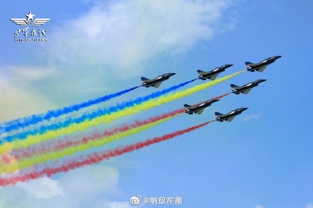 大图来袭！空军八一飞行表演队飞行表演