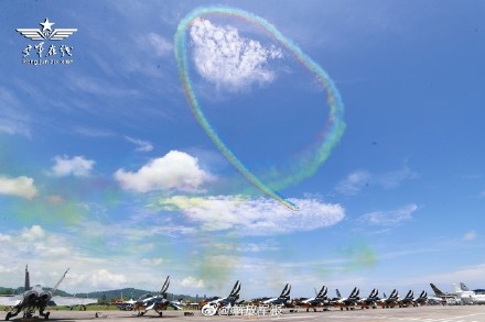 大图来袭！空军八一飞行表演队飞行表演