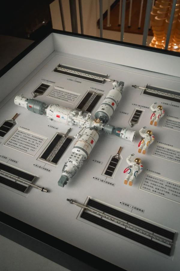 装裱时光、回收餐厅、制作云朵……揭秘这届年轻人的“另类”职业