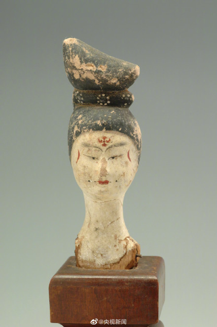 七步还原唐代仕女妆 七步还原唐代仕女妆