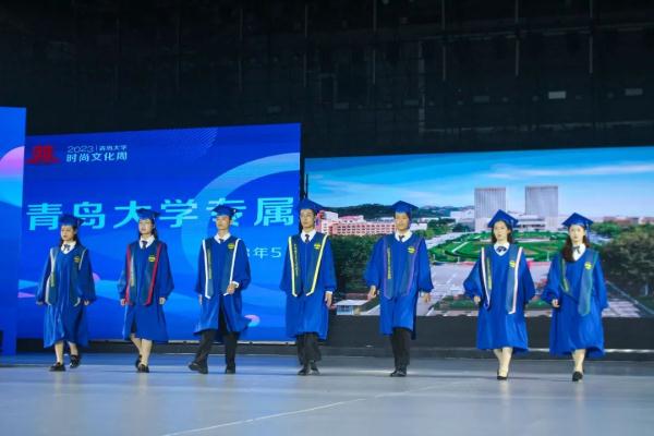 “什么？毕业照还能这么拍！”