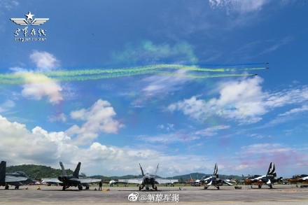 大图来袭！空军八一飞行表演队飞行表演