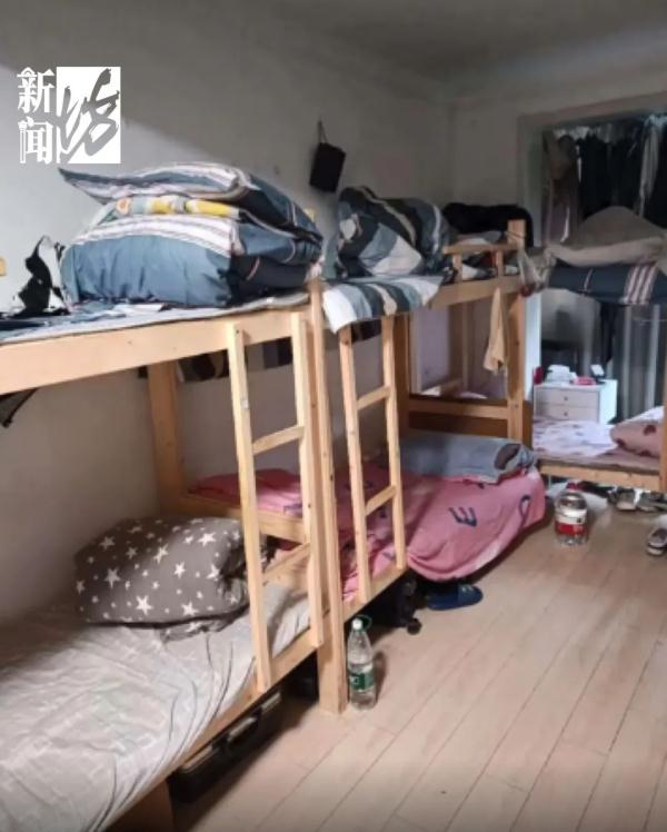 崩溃!上海房东举报自家群租,20平住9人!城管上门后,人更多了… 崩溃!上海房东举报自家群租,20平住9人!城管上门后,人更多了…