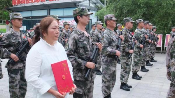 以他名字命名的民兵连 ，成立！