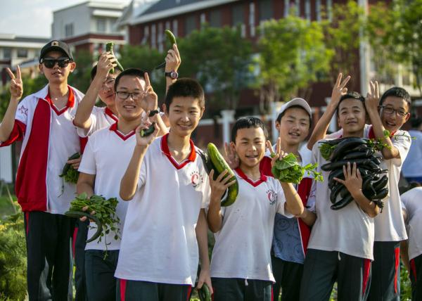 追光|这个中学不一般：运动会比射箭 一个班种一块田