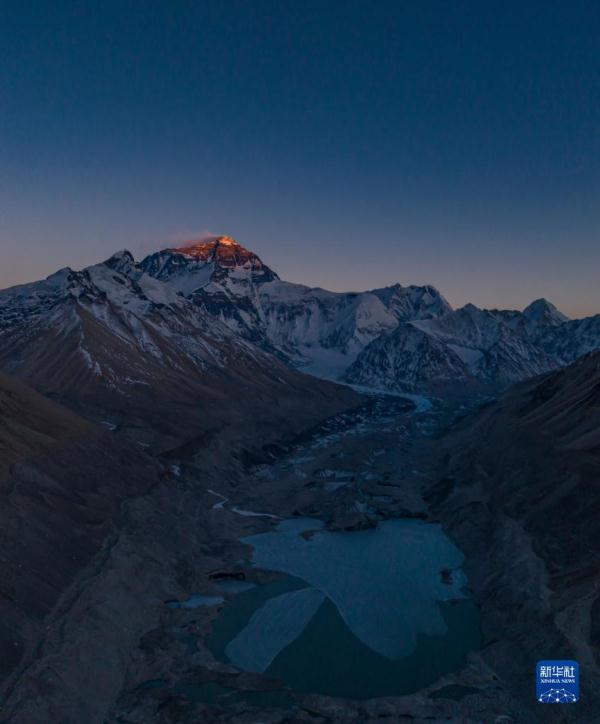 天空之眼瞰珠峰：在海拔数千米高空远眺珠峰，是什么样的体验？