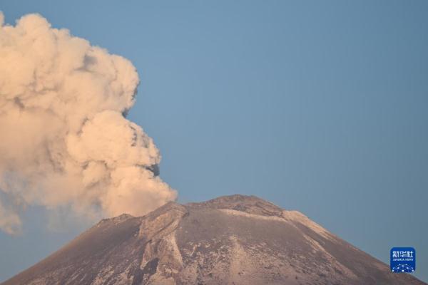 墨西哥波波卡特佩特火山持续活跃