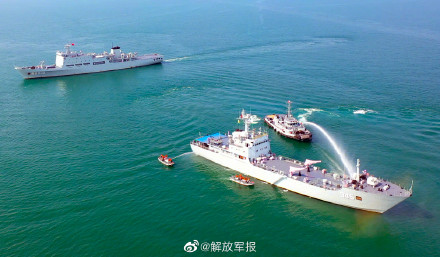 走起!看海军某勤务船大队海上训练 走起!看海军某勤务船大队海上训练