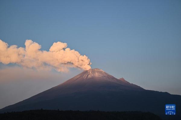 墨西哥波波卡特佩特火山持续活跃
