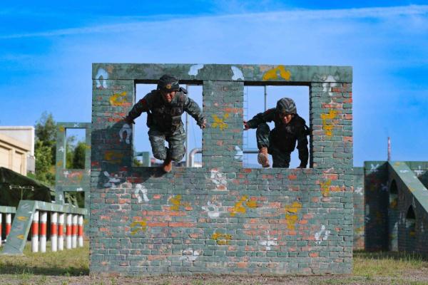 热血练兵场|武警特战队员开展多课目训练 提升遂行任务能力 热血练兵场|武警特战队员开展多课目训练 提升遂行任务能力