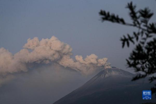 墨西哥波波卡特佩特火山持续活跃