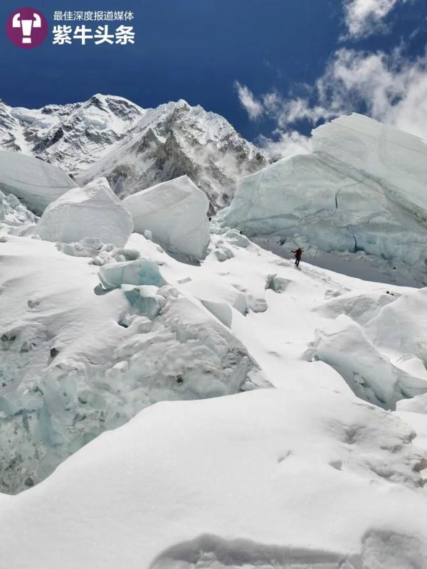 距珠峰顶还有不到400米,两位攀登者为救人放弃登顶珠峰 距珠峰顶还有不到400米,两位攀登者为救人放弃登顶珠峰