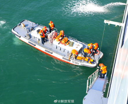 走起!看海军某勤务船大队海上训练 走起!看海军某勤务船大队海上训练