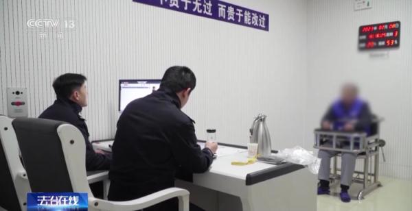 一查到底！一张“小卡片”牵出一场“扫黄风暴”