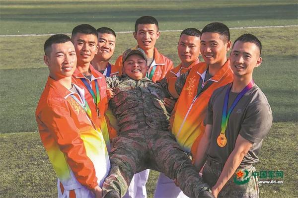 这个班的荣誉为何如此多？“金牌班长”带出“金牌士兵”