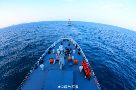走起!看海军某勤务船大队海上训练 走起!看海军某勤务船大队海上训练