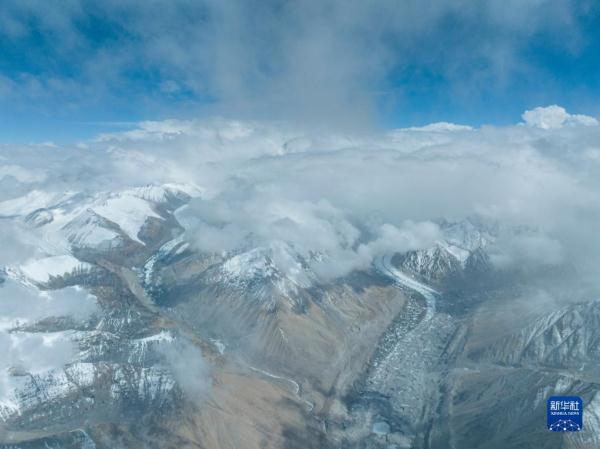 天空之眼瞰珠峰：在海拔数千米高空远眺珠峰，是什么样的体验？