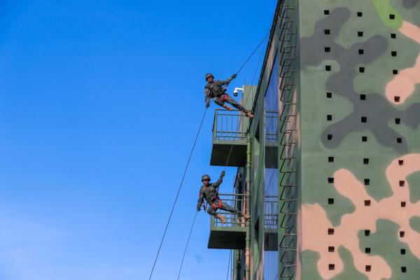 热血练兵场|武警特战队员开展多课目训练 提升遂行任务能力 热血练兵场|武警特战队员开展多课目训练 提升遂行任务能力