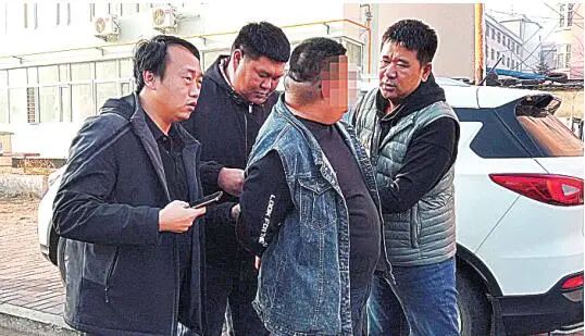 花钱就能办证？50余人轻信“驾校教练”被骗钱
