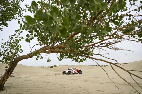 环塔拉力赛转场至和田 众名将渐入佳境 环塔拉力赛转场至和田 众名将渐入佳境