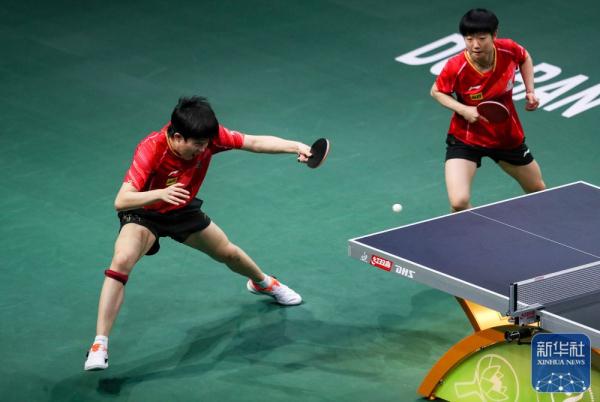 世乒赛：王楚钦/孙颖莎捧起混双奖杯