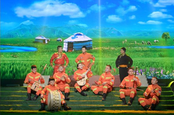 《星光大道》变“相亲大道” &nbsp;小尼现场“被告白”