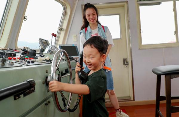 萌娃进军营丨这个“六一”,我和爸爸当战友! 萌娃进军营丨这个“六一”,我和爸爸当战友!