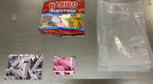 见到这种小纸片，立即报警
