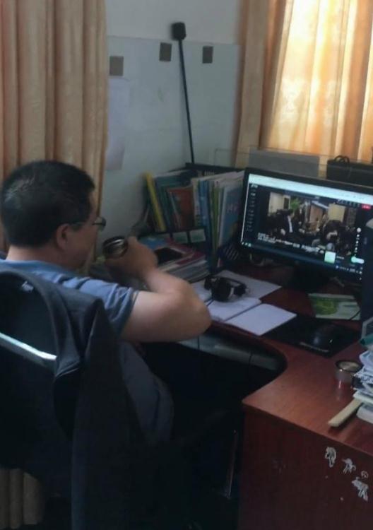 “临时工算个屁”,年轻同事提醒老教师反被怼…教育局介入调查处理 “临时工算个屁”,年轻同事提醒老教师反被怼…教育局介入调查处理