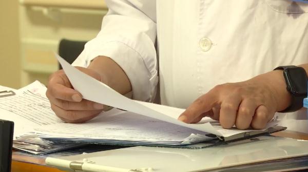 男子摔下三米高田埂颈椎骨折，胸部以下失去知觉，经抢救脱离生命危险！但……