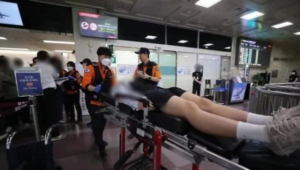 惊险！客机飞行途中，舱门忽然被打开……