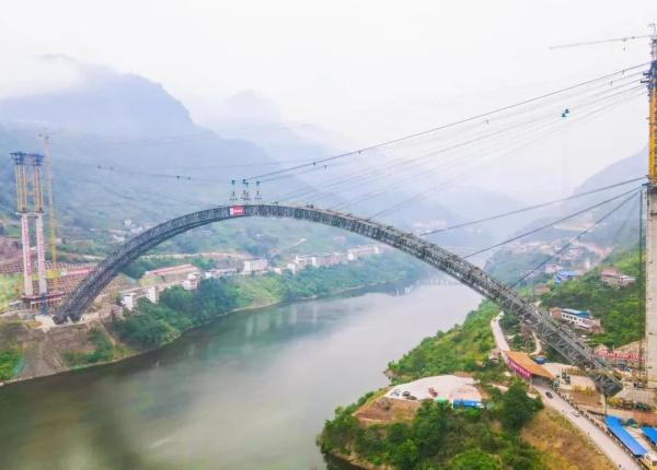 正式合龙!沿江高速2025年通车 正式合龙!沿江高速2025年通车